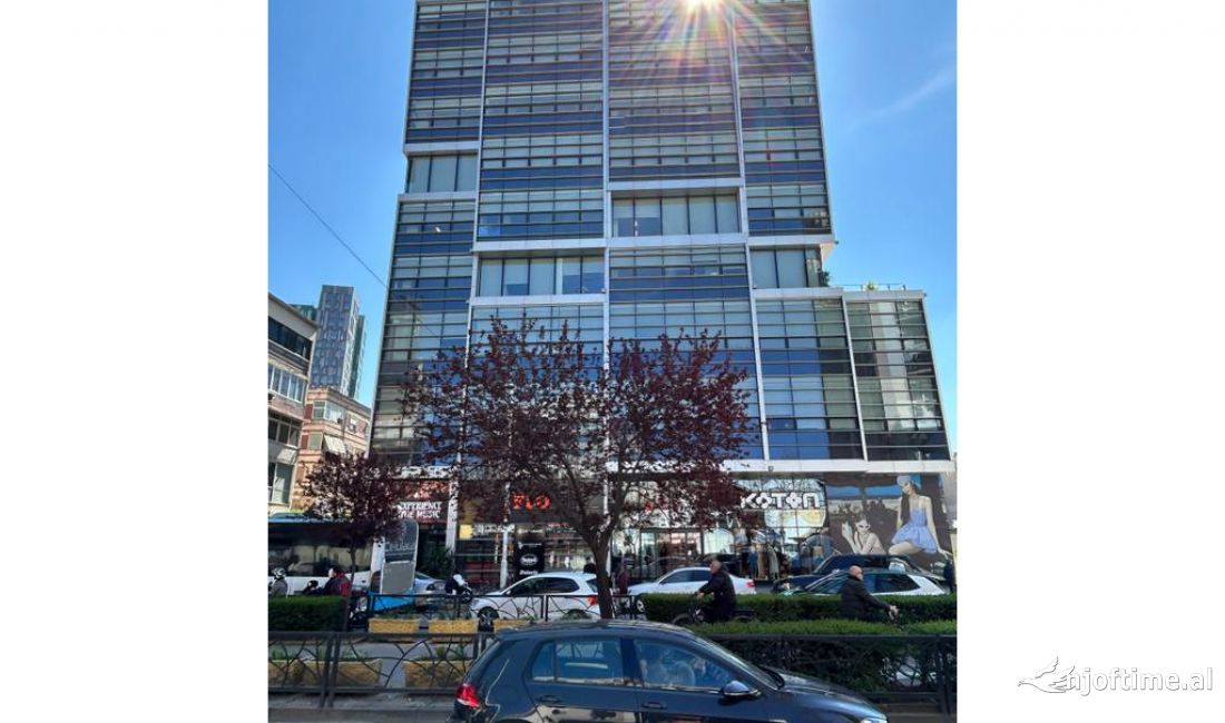 SHESIM AMBIENT ZYRE NE QENDER.