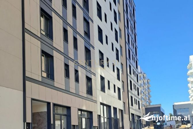 Ambjent Komercial per Qira Buze Rruge ,Porcelan