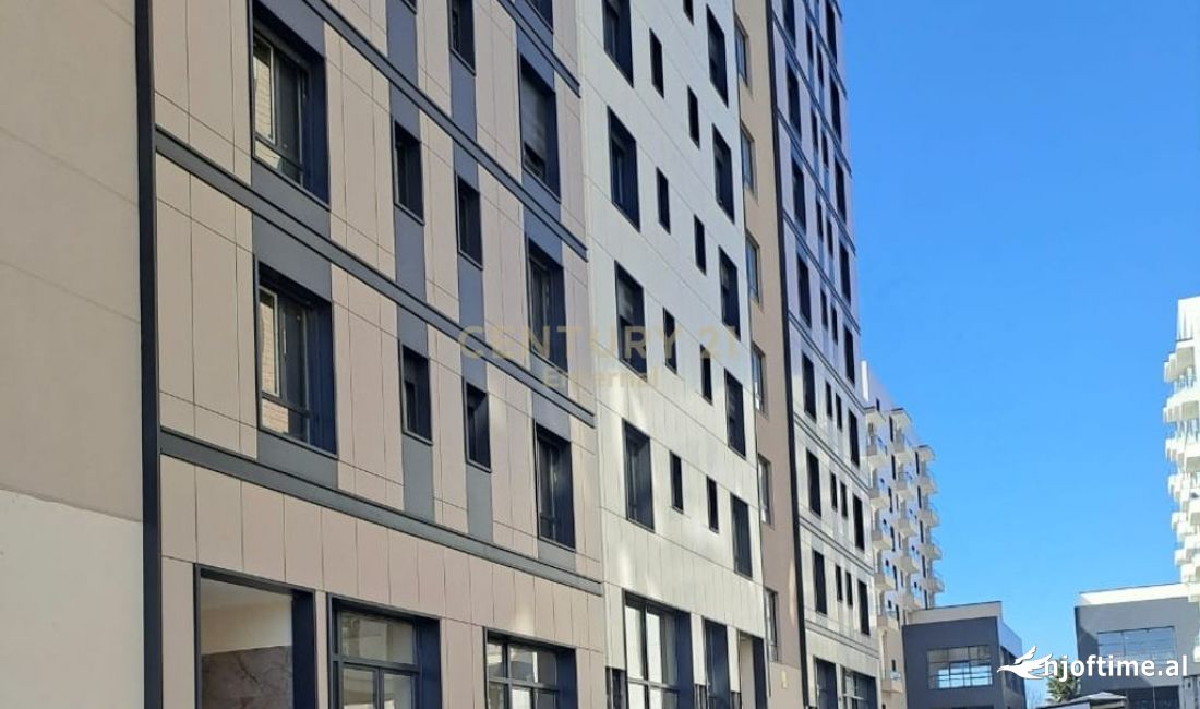 Ambjent Komercial per Qira Buze Rruge ,Porcelan