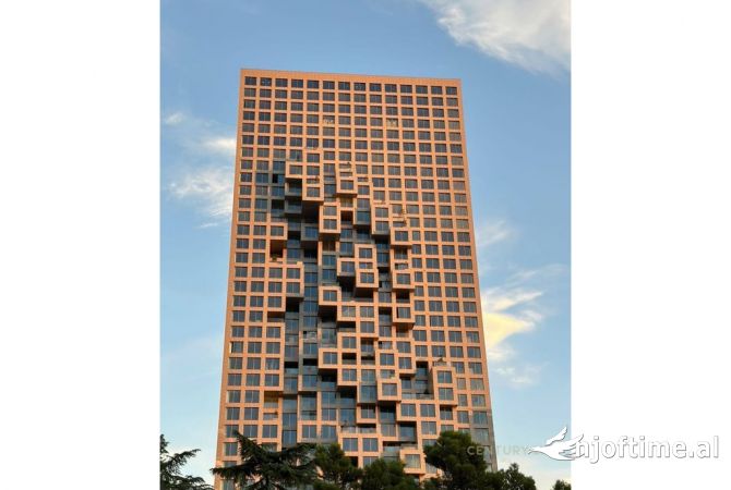 Jepet me qira ambient me fasade nga rruga tek Downtown one ,Rruga e Elbasanit !