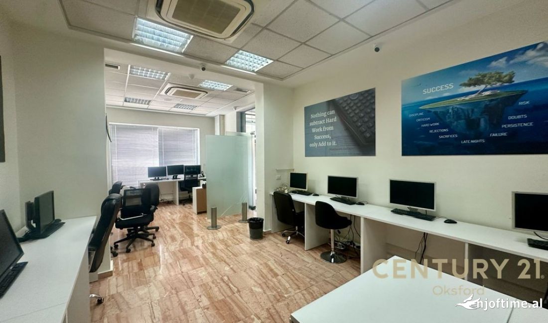 JEPET ME QIRA GODINE SHERBIMI MULTIFUNKSIONALE NE RRUGEN E DURRESIT