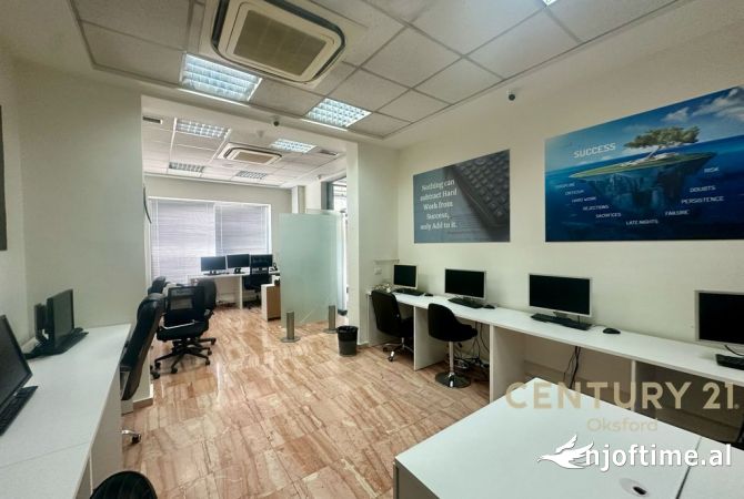 JEPET ME QIRA GODINE SHERBIMI MULTIFUNKSIONALE NE RRUGEN E DURRESIT