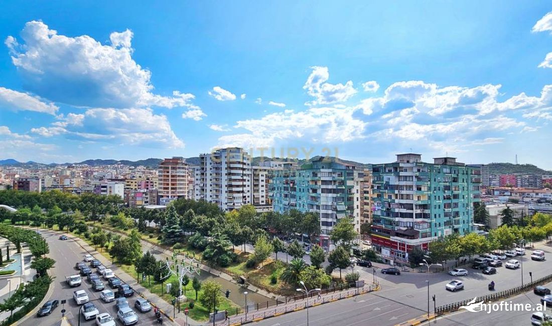 JEPET ME QIRA AMBIENT KOMERCIAL KAT 0,PERBALLE DELIJORGJIT!