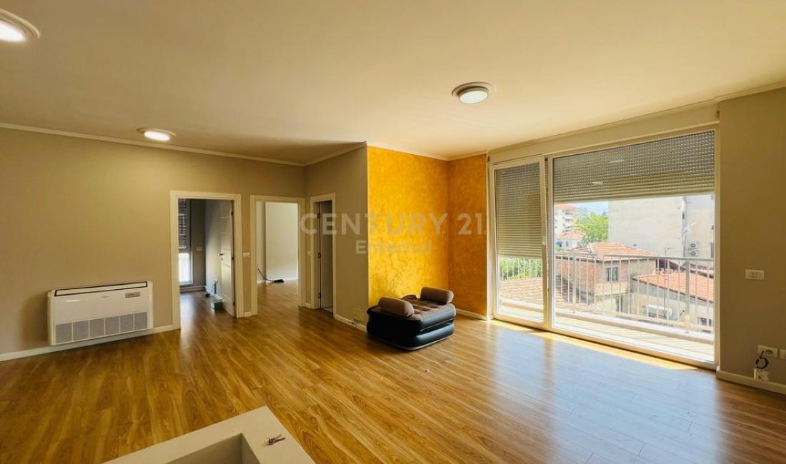 Ambjent per Zyra te 21 Dhjetori