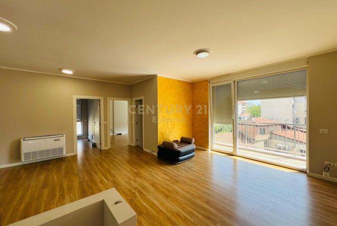 Ambjent per Zyra te 21 Dhjetori