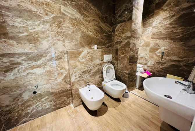 Ambjent per Zyra te 21 Dhjetori