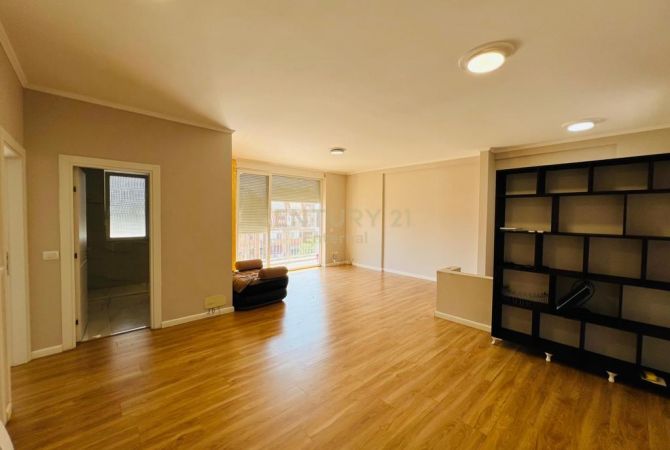 Ambjent per Zyra te 21 Dhjetori