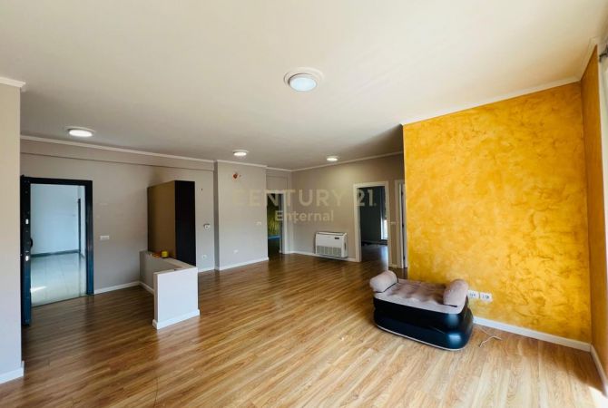 Ambjent per Zyra te 21 Dhjetori