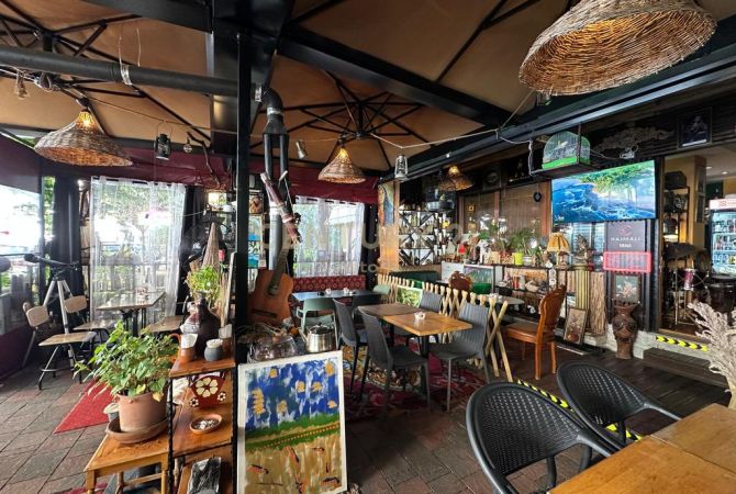 ☕️ Jepet me qira Bar-Kafe pranë Myslym Shyrit – Me 2 Poste Parkimi