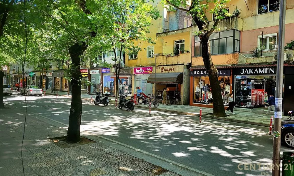 JEPET ME QIRA DYQAN BUZE RRUGES – MYSLYM SHYRI