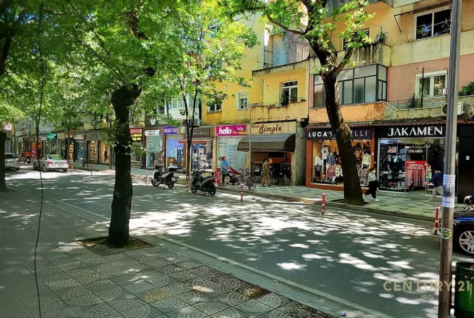 Business Property for Rent 1+1 in Tirana - 2,000 Euro