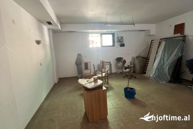 Ambiente Commerciale in Affitto 1+1 a Tirana - 500 Euro