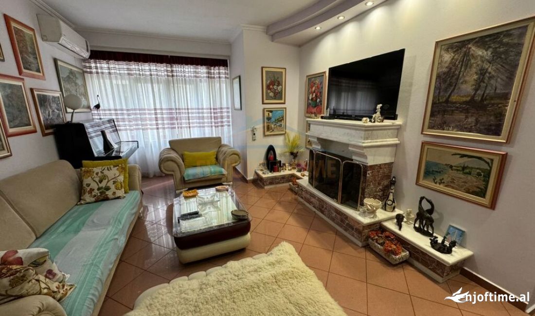 Shtepi me qera Apartament ne Tirane, 1+1, Mobilimi E mobiluar, Pagesa 650  Euro.