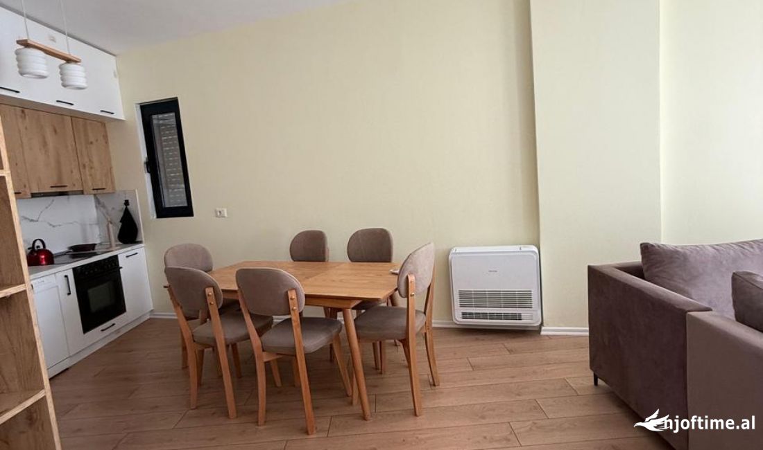Shtepi me qera Apartament ne Tirane, 2+1, Mobilimi E mobiluar, Pagesa 1,000  Euro.