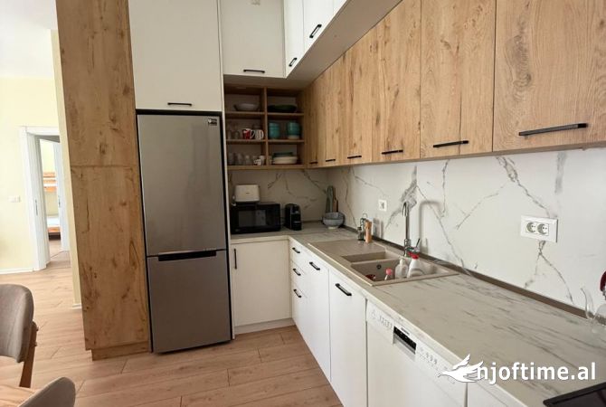 Shtepi me qera Apartament ne Tirane, 2+1, Mobilimi E mobiluar, Pagesa 1,000  Euro.