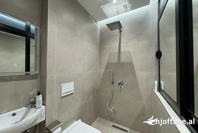 Shtepi ne shitje Apartament ne Tirane, 1+1, Mobilimi E mobiluar, Pagesa 184,000  Euro.