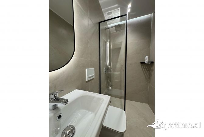 Shtepi ne shitje Apartament ne Tirane, 1+1, Mobilimi E mobiluar, Pagesa 184,000  Euro.