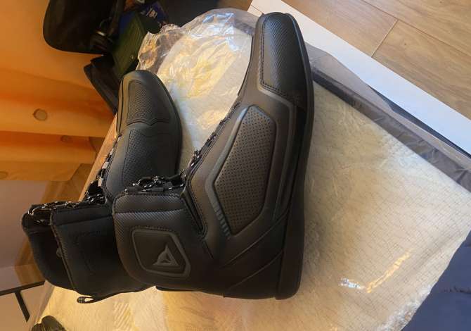 Veshje dhe Aksesor per te Rritur ne Berat - 1,700 Euro