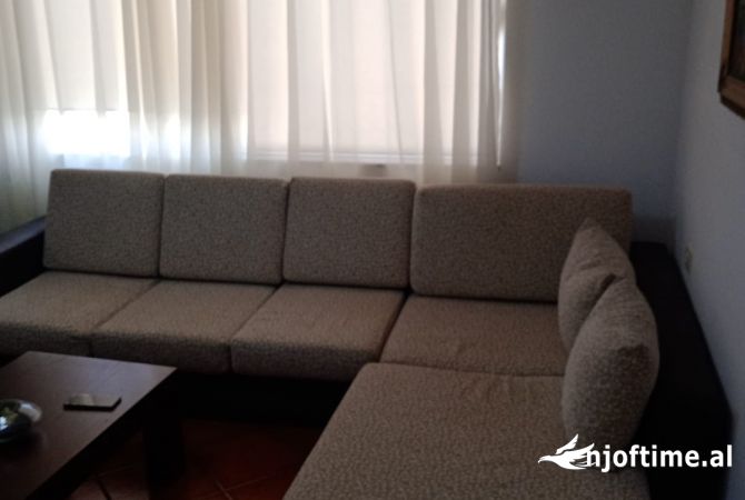 Shtepi me qera Apartament ne Tirane, 3+1, Mobilimi E mobiluar, Pagesa 450  Euro.