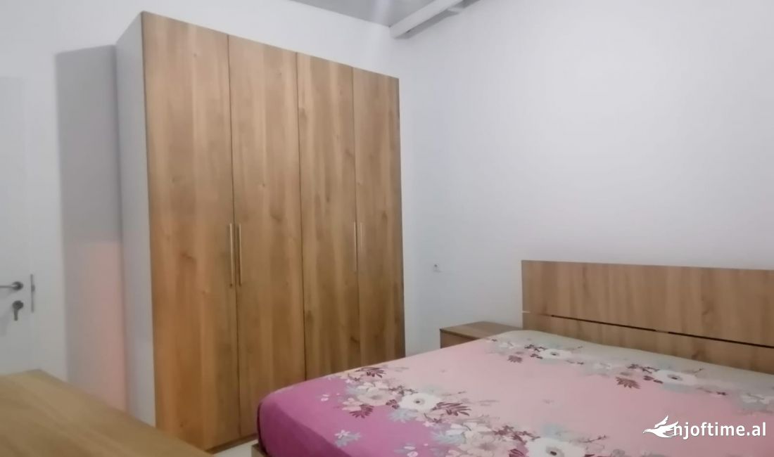 Shtepi me qera Apartament ne Tirane, 1+1, Mobilimi E mobiluar, Pagesa 300  Euro.