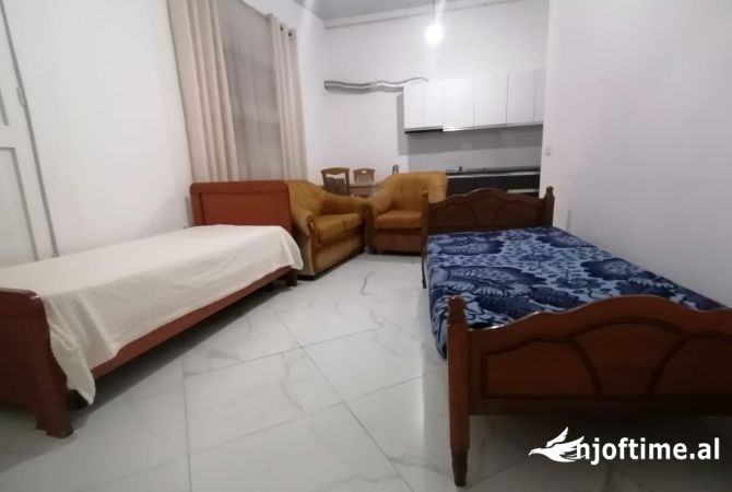 Shtepi me qera Apartament ne Tirane, 1+1, Mobilimi E mobiluar, Pagesa 300  Euro.