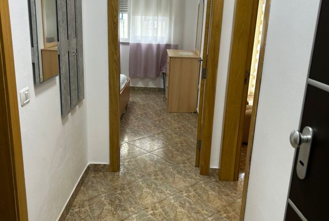 Shtepi me qera Apartament ne Tirane, 1+1, Mobilimi E mobiluar, Pagesa 550  Euro.