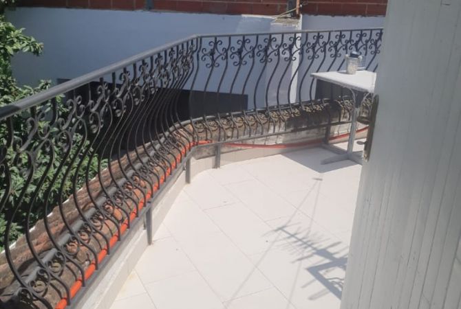 Mansarda(ultimo piano del tetto) in affitto a Tirana Garsoniere, Arredato