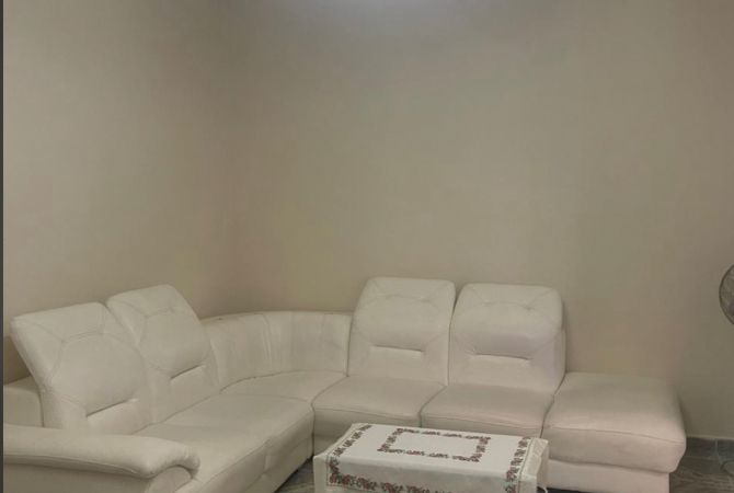 Jepet Shtepi Private tek Shkolla e Kuqe 400 Euro me oborr