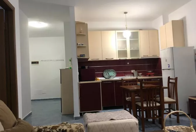 Shtepi me qera Apartament ne Tirane, 2+1, Mobilimi E mobiluar, Pagesa 35,000  Leke.