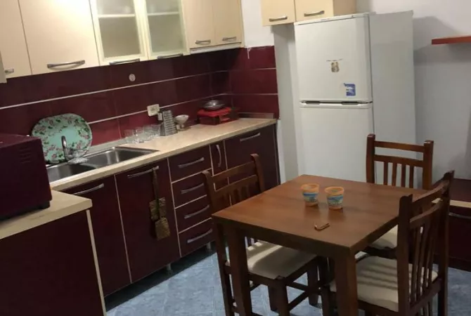 Shtepi me qera Apartament ne Tirane, 2+1, Mobilimi E mobiluar, Pagesa 35,000  Leke.