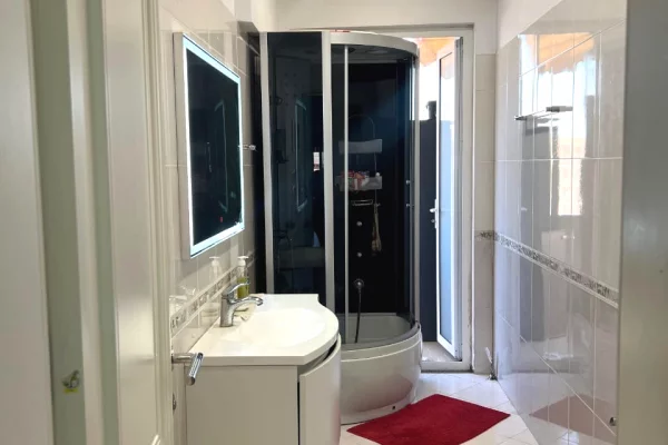 Shtepi me qera Apartament ne Tirane, 2+1, Mobilimi E mobiluar, Pagesa 55,000  Leke.