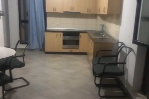 Shtepi me qera Apartament ne Tirane, 1+1, Mobilimi E mobiluar, Pagesa 30,000  Leke.