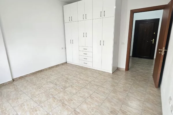 Shtepi me qera Apartament ne Tirane, 1+1, Mobilimi Pjeserisht e mobiluar, Pagesa 30,000  Leke.