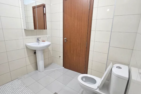 Shtepi me qera Apartament ne Tirane, 1+1, Mobilimi Pjeserisht e mobiluar, Pagesa 30,000  Leke.