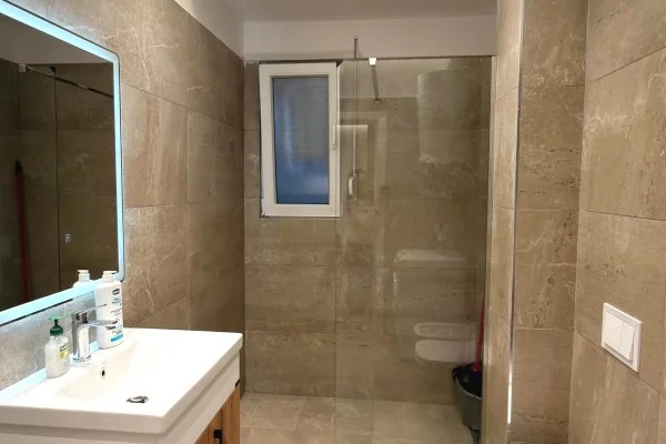 Shtepi me qera Apartament ne Tirane, 1+1, Mobilimi E mobiluar, Pagesa 550  Euro.