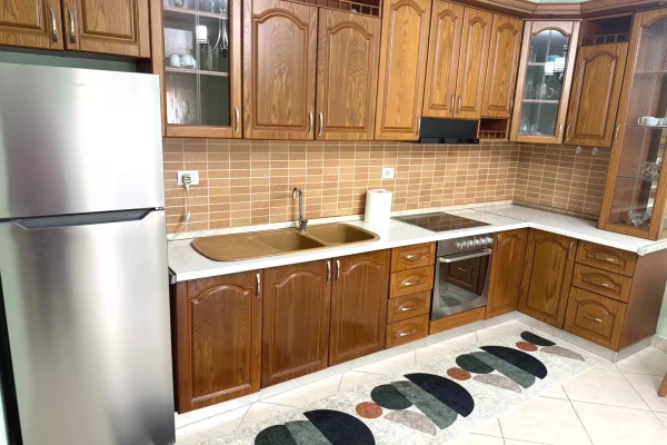 Shtepi me qera Apartament ne Tirane, 2+1, Mobilimi E mobiluar, Pagesa 45,000  Leke.