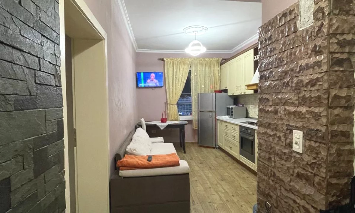 Shtepi me qera Apartament ne Tirane, 2+1, Mobilimi E mobiluar, Pagesa 600  Euro.