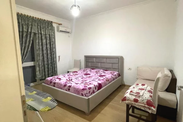 Shtepi me qera Apartament ne Tirane, 2+1, Mobilimi E mobiluar, Pagesa 600  Euro.