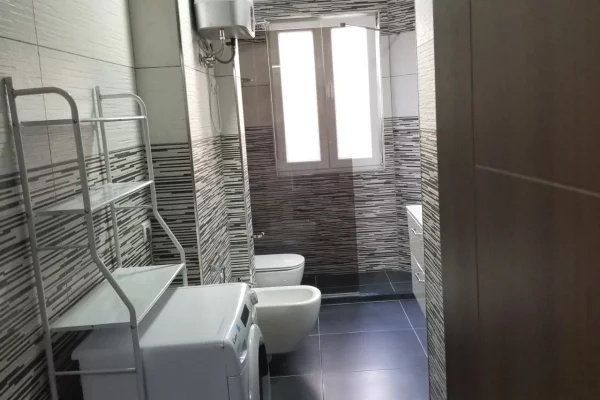 Shtepi me qera Apartament ne Tirane, 2+1, Mobilimi E mobiluar, Pagesa 60,000  Leke.