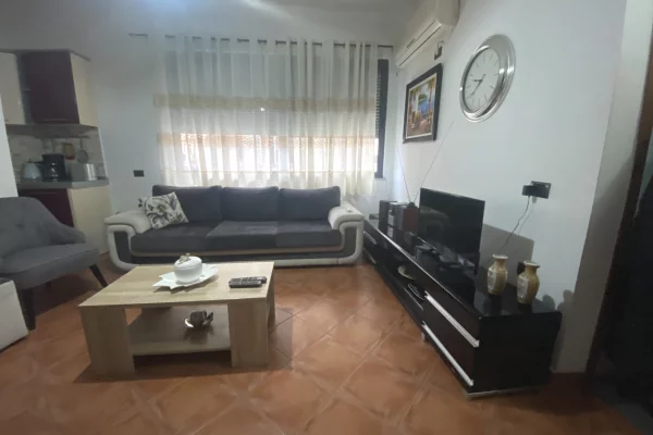 Shtepi me qera Apartament ne Tirane, 1+1, Mobilimi E mobiluar, Pagesa 45,000  Leke.