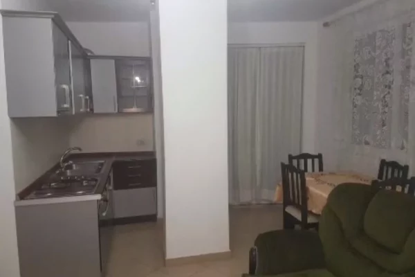 Shtepi me qera Apartament ne Tirane, 1+1, Mobilimi E mobiluar, Pagesa 35,000  Leke.