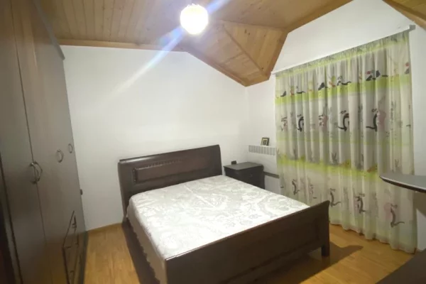 Attico(ultimo piano panoramico) in affitto a Tirana 1+1, Arredato