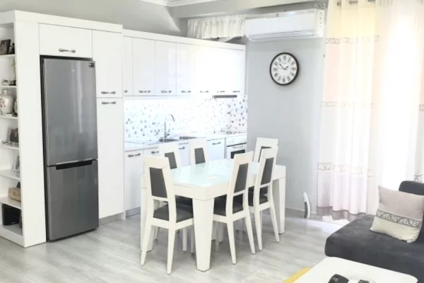 Appartamento in affitto a Tirana 1+1, Arredato