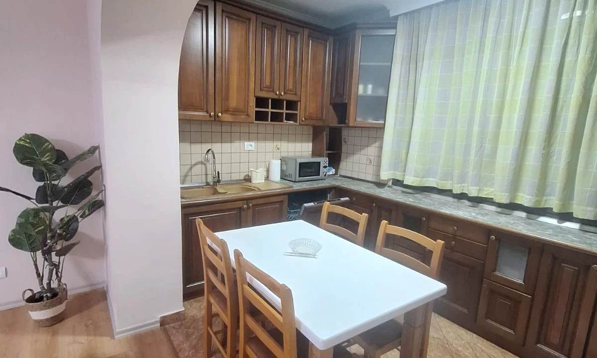 Shtepi me qera Duplex(shtepi me 2 kate) ne Tirane, 2+1, Mobilimi E mobiluar, Pagesa 650  Euro.
