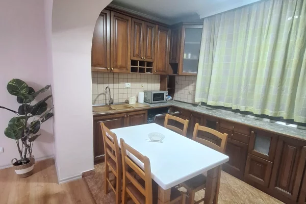 Shtepi me qera 2+1 ne Tirane - 650 Euro
