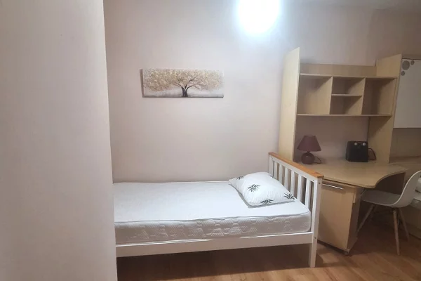 Shtepi me qera Duplex(shtepi me 2 kate) ne Tirane, 2+1, Mobilimi E mobiluar, Pagesa 650  Euro.