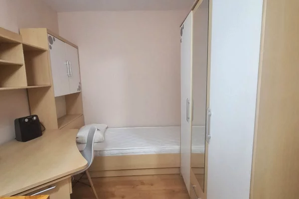 Shtepi me qera Duplex(shtepi me 2 kate) ne Tirane, 2+1, Mobilimi E mobiluar, Pagesa 650  Euro.