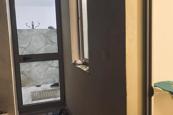 Shtepi me qera Apartament ne Tirane, 1+1, Mobilimi E mobiluar, Pagesa 30,000  Leke.