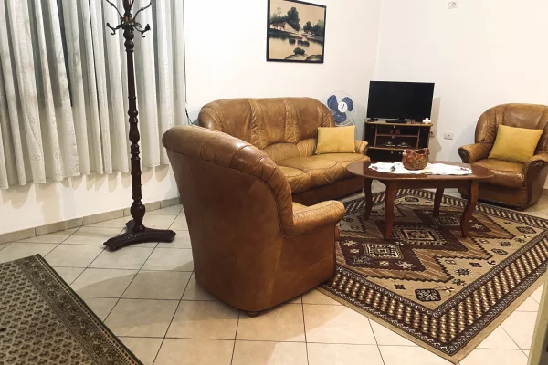 Shtepi me qera Apartament ne Tirane, 1+1, Mobilimi E mobiluar, Pagesa 30,000  Leke.