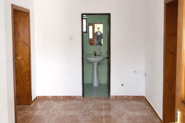 Shtepi me qera Apartament ne Tirane, 1+1, Mobilimi E mobiluar, Pagesa 25,000  Leke.